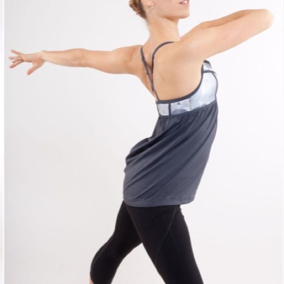 Lululemon Rehearsal Tank
Black / White Coal Tinted Canvas Super - Picture 3 of 12